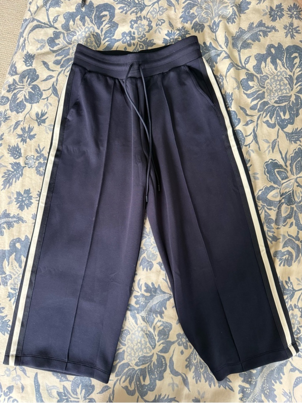 Talbots Petite Women’s  Navy Cropped Track Pants with Side Stripe